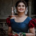 Vindhuja Vikraman Instagram - ഇന്ന് എനിക്കു ആശംസകൾ അറിയിച്ച എല്ലാവർക്കും ഒരു ആയിരം നന്ദി ❤️🙏🏻 Pic @vinod_lifetouch 📸 Mua @brides_of_vishu 💄 Costume @nova_fashion_boutique_by_brind 👗 Ornaments @haiziaramakeover Nails @dartistry.in 💅 Concept by @sreshta_makeover Palod, Kerala, India