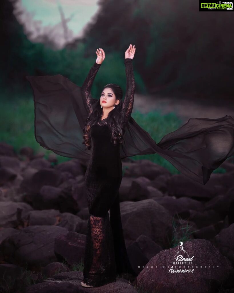 Vindhuja Vikraman Instagram - "Black is modest and arrogant at the same time. Black is lazy and easy—but mysterious. But above all, black says this: I don’t bother you—don’t bother me." Pic @anu_memories_ 📸 Mua @eternalmakeovers 💄 Costume @nash__designs 👗 Trivandrum, India