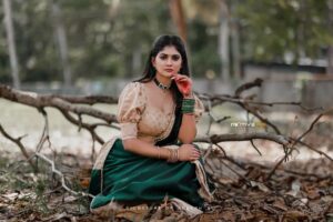 Vindhuja Vikraman Instagram - Be your own version to Smile 💚

Pic @motive_pix_studio
Mua @sudhi_s_kurup
Costume @3days_designs
Hair @shabnas._.makeover
Jewelry @hydrbadstores
Nails @dartistry.in