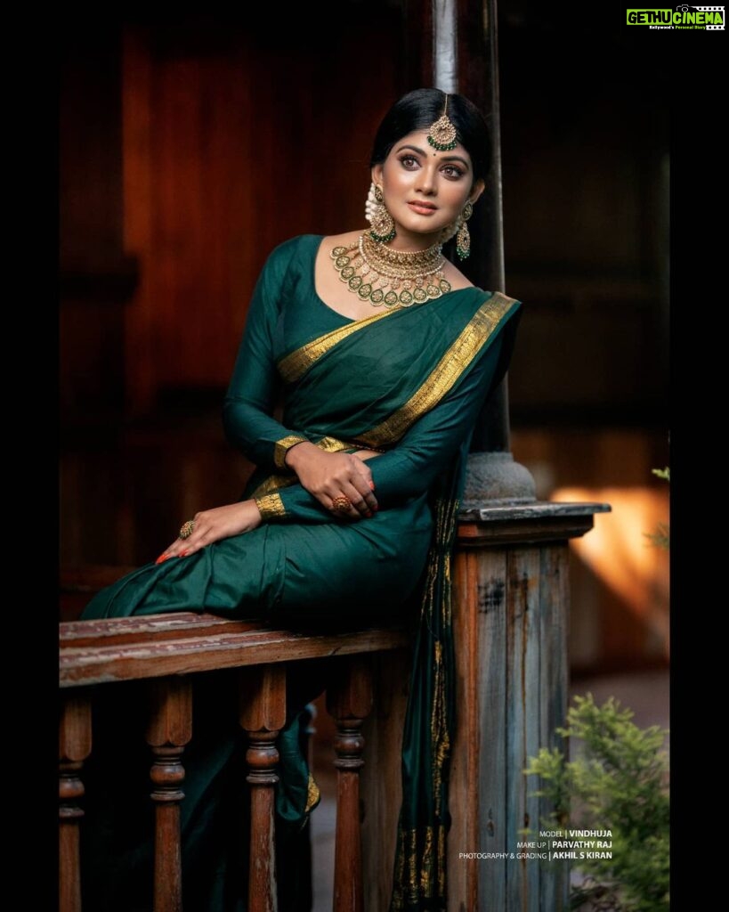 Vindhuja Vikraman Instagram - 💚💚 Pic Akhil S Kiran Mua @parvathyrajsmakeupstudio Jewelry @jhoomarbyparvathyraj God's own Country Ayurveda Resort