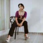 Vindhuja Vikraman Instagram - Love yourself more... Life will be more magical 💜 Pic @mojo_click Mua @karthika.nitheesh Blouse @ajithalavender Jewelry @orangebeautycollection2022 Flower @blackgold_designingstudio Nails @dartistry.in Location @avoki_resorts Trivandrum, India