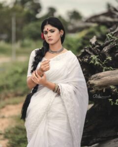 Vindhuja Vikraman Instagram - @_bibi_photography 📸
@magicfeather_makeoverartistry
@aalaadesigners
@planetjewel