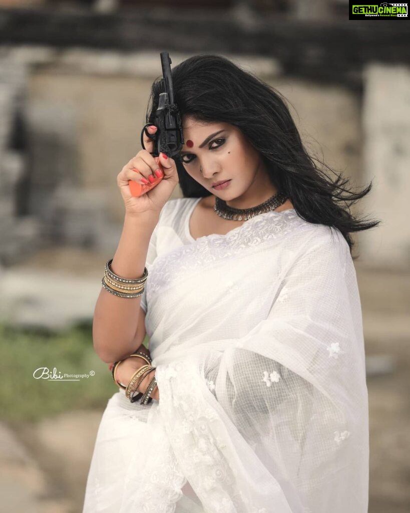 Vindhuja Vikraman Instagram - Gangubai 🔴 Pic @_bibi_photography Mua @magicfeather_makeoverartistry Costume @aalaadesigners Jewelry @planetjewel Trivandrum, India