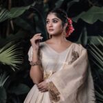 Vindhuja Vikraman Instagram - "The power for creating a better future is contained in the present moment: You create a good future by creating a good present" Keep Posting Keep Posing ✌️ Pic @midhinlal 📸 Mua and Hairstyling @abilashchicku 💄 Costume @db_keralasarees 👗 Jewelry @planetjewel 💍 Location @avoki_resorts 🌴 AVOKI Resorts