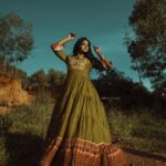 Vindhuja Vikraman Instagram - “You cannot change the people around you, but you can change the people you choose to be around.” @aghoshvyshnavamofficial 📸 Costume @bangaloreshop