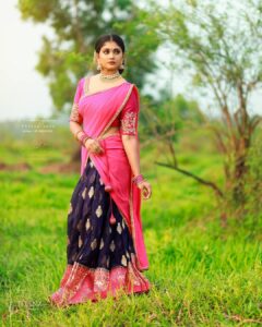 Vindhuja Vikraman Instagram - @thanzscouture 👗
@nandagopan_photography 📸
@karthika.nitheesh 💄