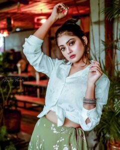 Vindhuja Vikraman Instagram - I don't consider myself a goody-goody, but I like to be perceived as classy.......
.
.

Back again vth my brother @_renjithmurali_ 📸😇
Costume @3days_designs 👗