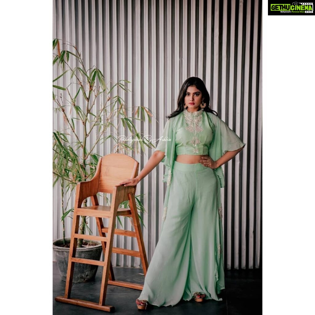 Vindhuja Vikraman Instagram - 💚 Pic @photographsbyashbin Costume @evanshi_designs Monte Nero