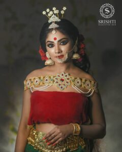 Vindhuja Vikraman Instagram - Navadurga concept photoshoot 

Day 6: Katyayani

Katyayani is a fearsome sight, born in a fit divine rage and anger. She emits a radient light from  her body from which darkness and evil cannot hide. Despite her appearance hindus belive that she can bestow a sense of calm and inner peace upon all who worship her. 

Model: @vindhujavikraman_official

Concept, styling, makeover: @geethusrishti, @srishtimakeoverhub

Photo: @umeshsrishti