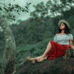 Vindhuja Vikraman Instagram – .
“POMONA” Series
Pomona was the goddess of fruit trees, gardens, and orchards. Unlike many other Roman goddesses and gods, she does not have a Greek counterpart, though she is commonly associated with Demeter. She watches over and protects fruit trees and cares for their cultivation.
━━━━━━━━━━━━━━━━━━━━━━━
ᴄʀᴇᴅɪᴛs:
Camera: @ajmalrnoushad
Retouch: @praveenatl.retoucher
Concept : @harikumar.gk
Model: @vindhuja_vikraman
Costumes: @myntra
Designed by: @shopsassafrasbg
Costume selection: @geethu_harikumar
Concept Name: @_zastra Ponmudi Hills ,kerala