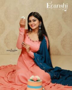 Vindhuja Vikraman Instagram - This love is never ending ❤️
Cake - @cake_oh_berry_tvm 
Costume - @evanshi_designs 
Hair - @ladysoultvm
Nails - @_____nailart_swagger______
Photo -@anand_kovalam 
#52klove#instafam#neverendinglove#loceforcakes#celebrationmood#designerwears