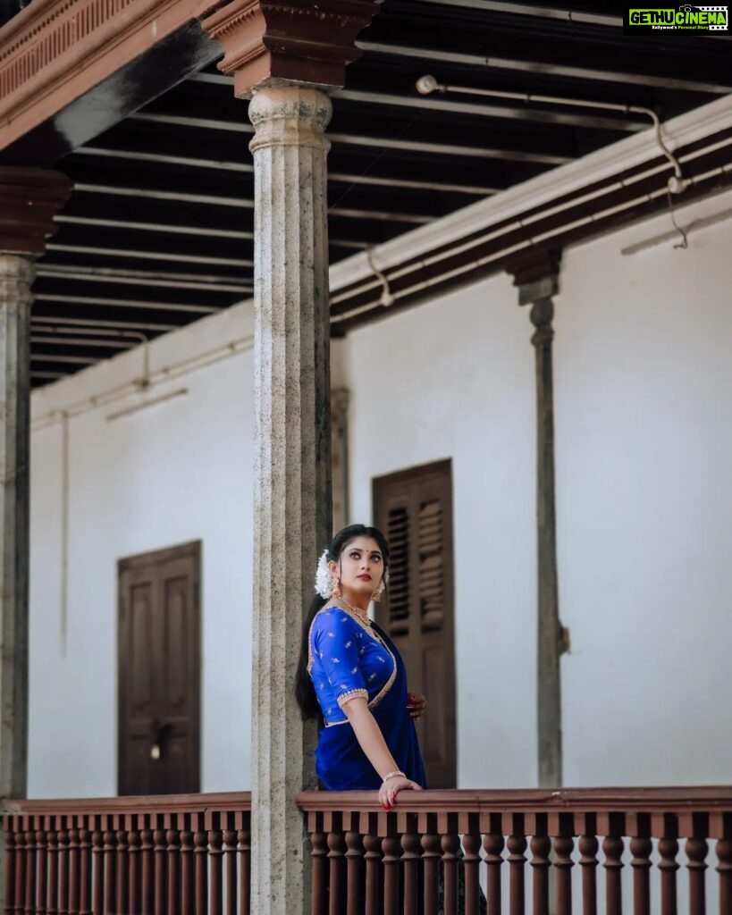 Vindhuja Vikraman Instagram - പൂമുഖപ്പടിയിൽ നിന്നെയും കാത്ത് Pic @thekkan_thaanthonni Mua @brides_of_vishu Costume @thanzscouture Nails @dartistry.in Ornanents @aeindrika_rentals Styled by @_muhammed_thanzeela Trivandrum, India