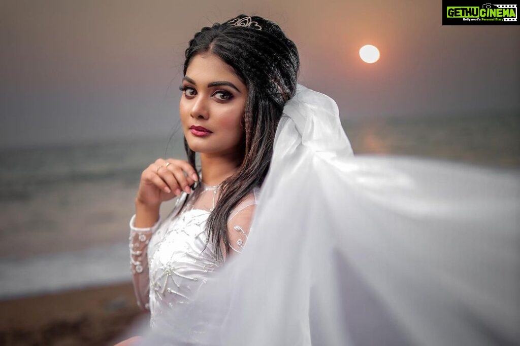 Vindhuja Vikraman Instagram - Chin up, Princess.. Or the Crown Slipsss….!!👑🤍 Pic @_lalu_photography_ 📸 Outfit @nova_fashion_boutique_by_brind 👗 Mua @greenlife_divyarun💄 Trivandrum, India