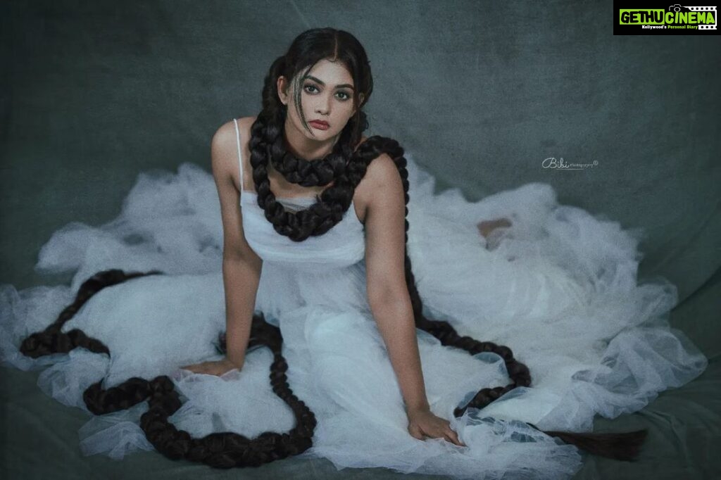 Vindhuja Vikraman Instagram - F A I R Y T A L E 'Fairytale' far away and get lost in the dreamy beauty of it all ! Conceptual photoshoot In frame @vindhujavikraman_official Photography & concept @_bibi_photography Makeup & Hairstylist @eternalmakeovers Costume - @alluradst Retouch @ken_photography_lek Assist - @maje_esh Location - @vanitha_thozhil Inspried By Nicholas Thank you everyone ! #Fairytale #EnchantedBeauty #fashionphotography #dreamy #photoshoot #fashionshoot #fashionmodel #modeling #modelswanted #creativephotography #editorialphotography #beautyshoot #highfashion #eternalmakeovers #vindhujavikraman #alluradst #eyedotstudio #bibiphotography Trivandrum, India