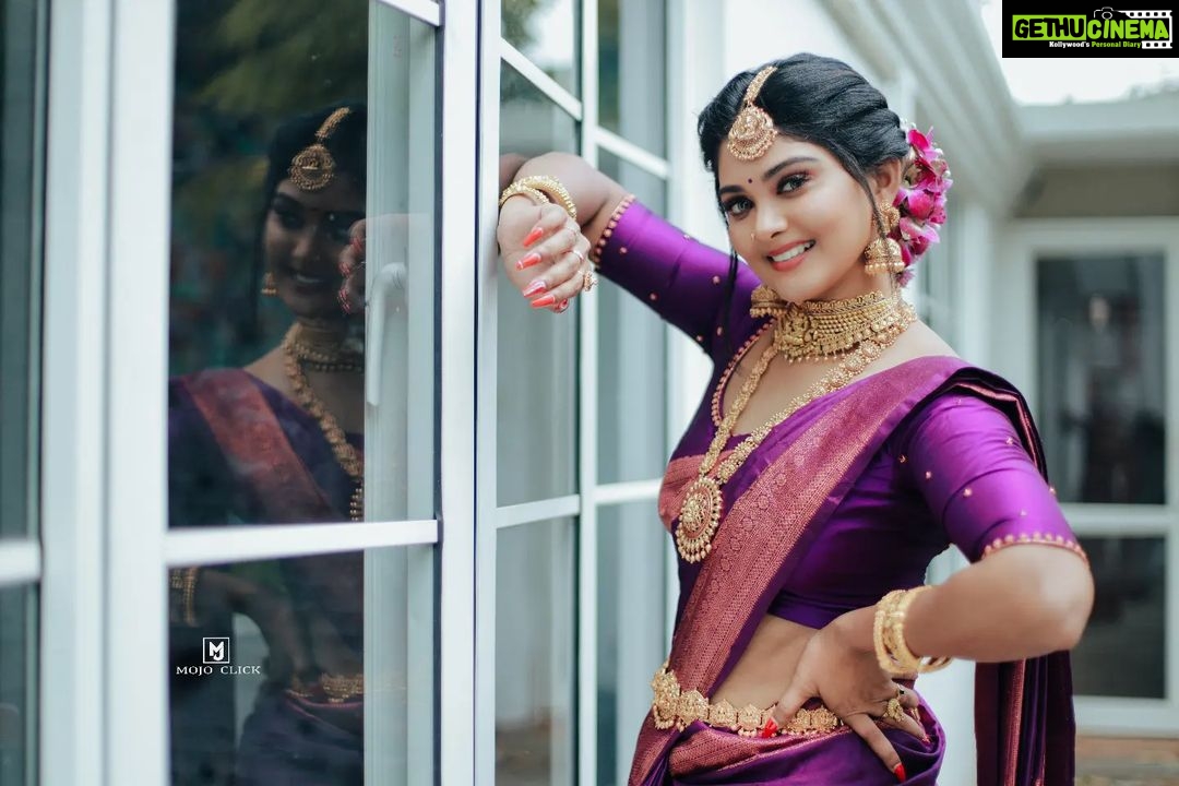 Vindhuja Vikraman Instagram - Bride💜 Pic @mojo_click Mua @karthika.nitheesh Jewelry @orangebeautycollection2022 Blouse @ajithalavender Flower @blackgold_designingstudio Nails @dartistry.in