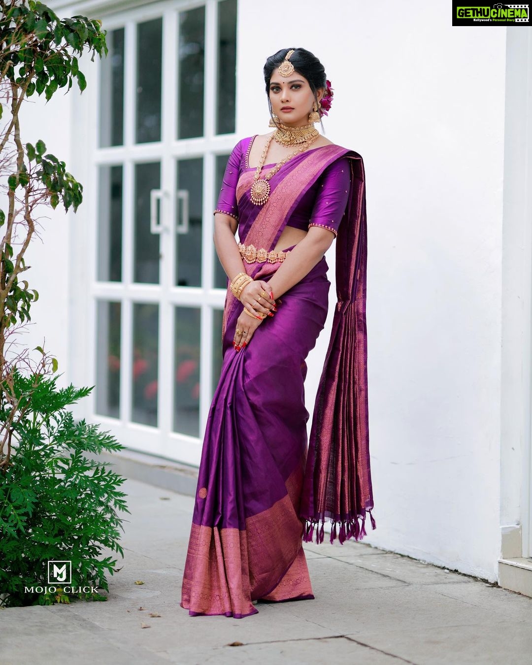 Vindhuja Vikraman Instagram - Bride 💜 Pic @mojo_click 📸 Mua @karthika.nitheesh 💄 Jewellery @orangebeautycollection2022 💍 Saree @karthika.nitheesh Blouse Designed @ajithalavender 👗 Flower @blackgold_designingstudio 🌸 Nails @dartistry.in 💅 Location @avoki_resorts AVOKI Resorts