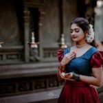 Vindhuja Vikraman Instagram - ഇന്ന് എനിക്കു ആശംസകൾ അറിയിച്ച എല്ലാവർക്കും ഒരു ആയിരം നന്ദി ❤️🙏🏻 Pic @vinod_lifetouch 📸 Mua @brides_of_vishu 💄 Costume @nova_fashion_boutique_by_brind 👗 Ornaments @haiziaramakeover Nails @dartistry.in 💅 Concept by @sreshta_makeover Palod, Kerala, India