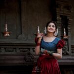 Vindhuja Vikraman Instagram - ഒരോ ജന്മദിനവും ഓരോ തിരിച്ചറിവാണ്. ഇനിയും മുന്നോട്ടു പോകാൻ ഒരുപാടുണ്ടെന്നും, എത്തിപ്പിടിയ്ക്കാൻ ഉയരങ്ങൾ ഇനിയും ഉണ്ടെന്നുമുള്ള തിരിച്ചറിവ്….. Pic @vinod_lifetouch Mua @brides_of_vishu Costume @nova_fashion_boutique_by_brind Nails @dartistry.in Palod, Kerala, India