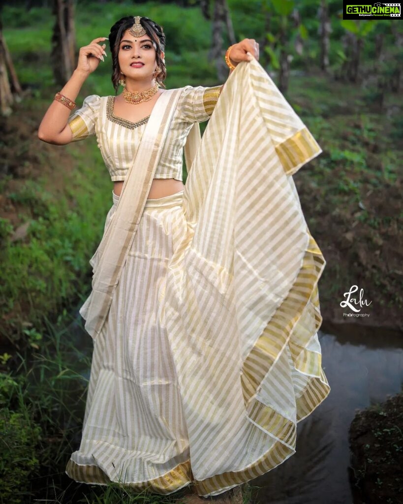 Vindhuja Vikraman Instagram - 🤍🌸 Pic @_lalu_photography_ Mua and Ornaments@greenlife_divyarun Costume @nova_fashion_boutique_by_brind Nails @dartistry.in തിരുവനന്തപുരം