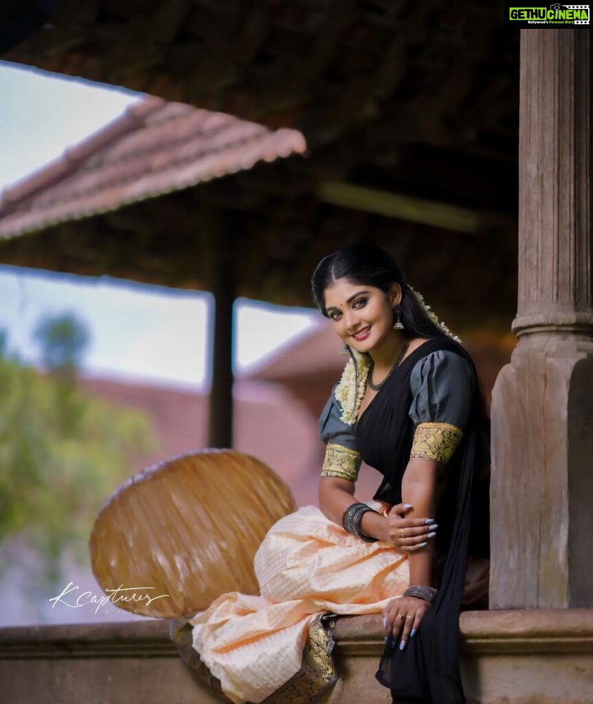 Vindhuja Vikraman Instagram - Pic @kcapturess Mua @soniyamakeoverstudio Costume @aiyra_eira Jewelry @magmatvm Nails @dartistry.in Trivandrum, India