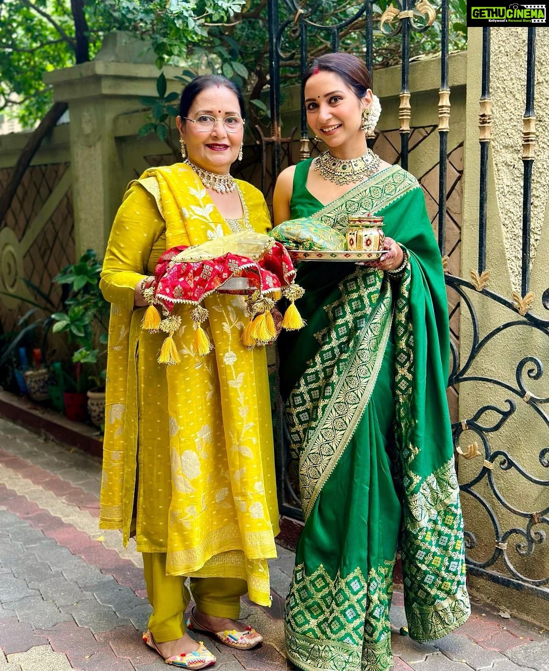 Vinny Arora Instagram - My favourite day of love ❤️ Karwachauth ‘23🌙✨