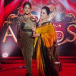 Vinusha Devi Instagram - A great evening ❤️ #8thvijaytelevisionawards Outfit : @studio149 Jewellery : @fineshinejewels #barathikannamma #kannamma #vinushadevi