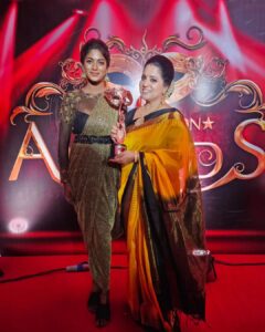 Vinusha Devi Instagram - A great evening ❤️ #8thvijaytelevisionawards 

Outfit : @studio149 
Jewellery : @fineshinejewels 

#barathikannamma #kannamma #vinushadevi