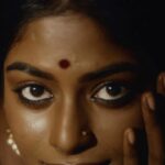 Vinusha Devi Instagram - 80’s or 2k ? Ft @vinusha_devi Styled by @indu_ig Shot by @bhagathmakka Makeup @makeupbyvinushadevi Hairstylist @noormakeup_mehndi Jewellery @fineshinejewels #vinushadevi #kannamma #barathikannamma #photoshoot #80svs2k #love #reels #trendingreels