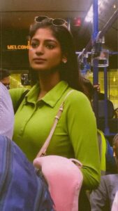 Vinusha Devi Instagram - Currently obsessed with this audio❣️

Vc : @lisha_hema 

#airportdiaries #travel #vinushadevi #love #minnumpanisaaral #unakulnaane #barathikannamma #kannamma
