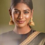 Vinusha Devi Instagram - Sathyabhaame 🤎 In frame : @vinusha_devi My laddu styled this beautiful look for me @indu_ig 🫰🏾❤️ look who shot this whole shoot after ages working with him @padman_photography ✨ Outfit beautifully customised by @knotweddinghouse Mua : @makeupbyvinushadevi no doubt thats me 🙈❤️ Jewellery: @fineshinejewels ❤️ #sathyabhame #vinushadevi #barathikannamma
