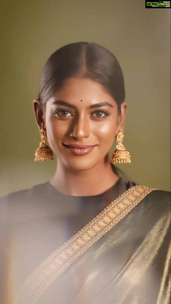 Vinusha Devi Instagram - Sathyabhaame 🤎 In frame : @vinusha_devi My laddu styled this beautiful look for me @indu_ig 🫰🏾❤️ look who shot this whole shoot after ages working with him @padman_photography ✨ Outfit beautifully customised by @knotweddinghouse Mua : @makeupbyvinushadevi no doubt thats me 🙈❤️ Jewellery: @fineshinejewels ❤️ #sathyabhame #vinushadevi #barathikannamma