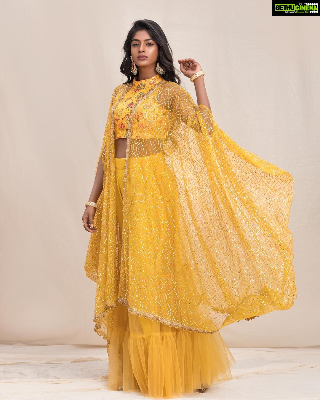Vinusha Devi Instagram - Y E L L O W ✨ Outfit : @studio149 Jewellery : @mspinkpantherjewel Photography : @ram___prakash_ @_oliverfelix_ @___diwakar @naveen_tom_18 Mua : @makeupbyvinushadevi Hairstylist : @teamdiamondartistry #vinushadevi #photoshoot #love