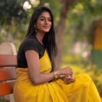 Vinusha Devi Instagram - Manjal veyil malaiyilea ✨ Inframe : @vinusha_devi Styling : @indu_ig Earrings : @adorebypriyanka Shot by : @haran_official_ #vinushadevi