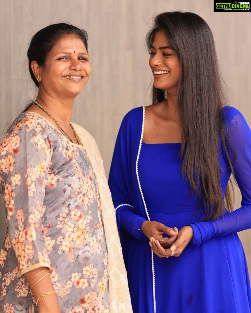 Vinusha Devi Instagram - To the person who never failed to support me in each and every part of my life… as a single mother you worked hard and sacrificed a lot a looootttt to only raise me and now i want you to sit back and take rest or enjoy the rest of your life as all you wanted to be ma… i know I haven’t made you proud the way you were dreaming from my childhood but all i want is to see you happy ma will definitely make you feel proud one day and i haven’t compared or thought anyone else with you because you are the best mom in the world 🌏❤️ Annaiyar dhina nalvazhthukal @sujatha_vinu Maa🌏❤️ #happymothersday #toall #enchellamma @vijaytelevision