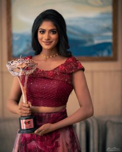 Vinusha Devi Instagram - 'Best Find- Vijay Television Awards-2022' 

Nothing short of a dream! 🥺

When I was called on the dias to receive the award from none other @praveen.bennett Sir, all I had in my heart was gratitude and only gratitude. 

Gratitude towards the audience who accepted me whole heartedly as Kannamma, Gratitude towards @globalvillagers our producer ‘venkatesh’ sir and @vijaytelevision whole team who trusted me with the character and let me live Kannamma in my way & last but not the least, heartful gratitude towards @praveen.bennett Sir who found me, mentored me, moulded me and made me believe I could be Kannamma in a very graceful way. 

I've put my heart and soul to fit myself as Kannamma and extremely happy that the Channel has rewarded me with a prestigious award within a really short span. 

I'm taking this as a recognition as well as a motivation to step further and work hard to give the best of the best to the audience who have accepted me on screen! 

Thankyou could be a small word, but it's filled all over heart! ♥️♥️♥️

I wanted to speak all this on the stage, but it was an extremely emotional moment that my eyes were welled up completely out of happiness and gratitude. 

THANK YOU SO MUCH ! 🧿❤️

With love, 
Vinusha Devi G 

Outfit : @studio149
Shot by : @haran_official_

#kannamma #barathikannamma #vijaytelevision #7thvijayteleawards #bestfindoftheyear