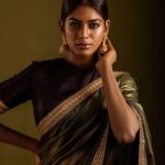 Vinusha Devi Instagram - Sathyabhaame 🤎 In frame : @vinusha_devi My laddu styled this beautiful look @indu_ig 🫰🏾❤️ look who shot this whole shoot working with this man after ages @padman_photography ✨ Outfit beautifully customised by @knotweddinghouse Mua : @makeupbyvinushadevi no doubt thats me 🙈❤️ Jewellery: @fineshinejewels ❤️ #sathyabhame #vinushadevi #barathikannamma