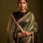 Vinusha Devi Instagram - Sathyabhaame 🤎 In frame : @vinusha_devi My laddu styled this beautiful look @indu_ig 🫰🏾❤️ look who shot this whole shoot working with this man after ages @padman_photography ✨ Outfit beautifully customised by @knotweddinghouse Mua : @makeupbyvinushadevi no doubt thats me 🙈❤️ Jewellery: @fineshinejewels ❤️ #sathyabhame #vinushadevi #barathikannamma