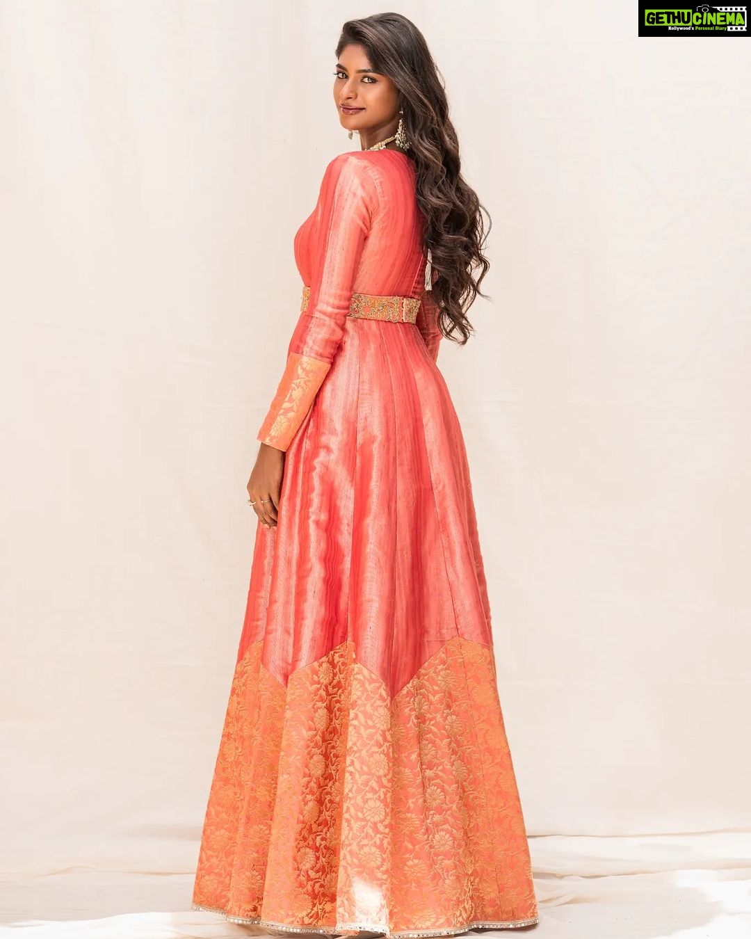 Vinusha Devi Instagram - Leave a little sparkle wherever you go ✨ #shinewithblessings Outfit : @studio149 Jewellery : @mspinkpantherjewel Photography : @ram___prakash_ @_oliverfelix_ @___diwakar @naveen_tom_18 Mua : @makeupbyvinushadevi Hairstylist : @teamdiamondartistry #vinushadevi #photoshoot #love