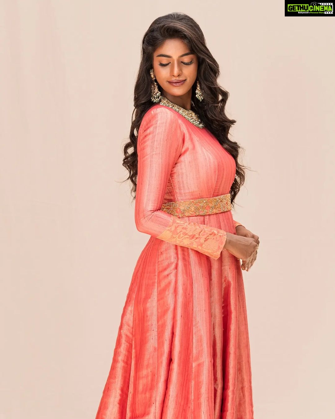 Vinusha Devi Instagram - Leave a little sparkle wherever you go ✨ #shinewithblessings Outfit : @studio149 Jewellery : @mspinkpantherjewel Photography : @ram___prakash_ @_oliverfelix_ @___diwakar @naveen_tom_18 Mua : @makeupbyvinushadevi Hairstylist : @teamdiamondartistry #vinushadevi #photoshoot #love