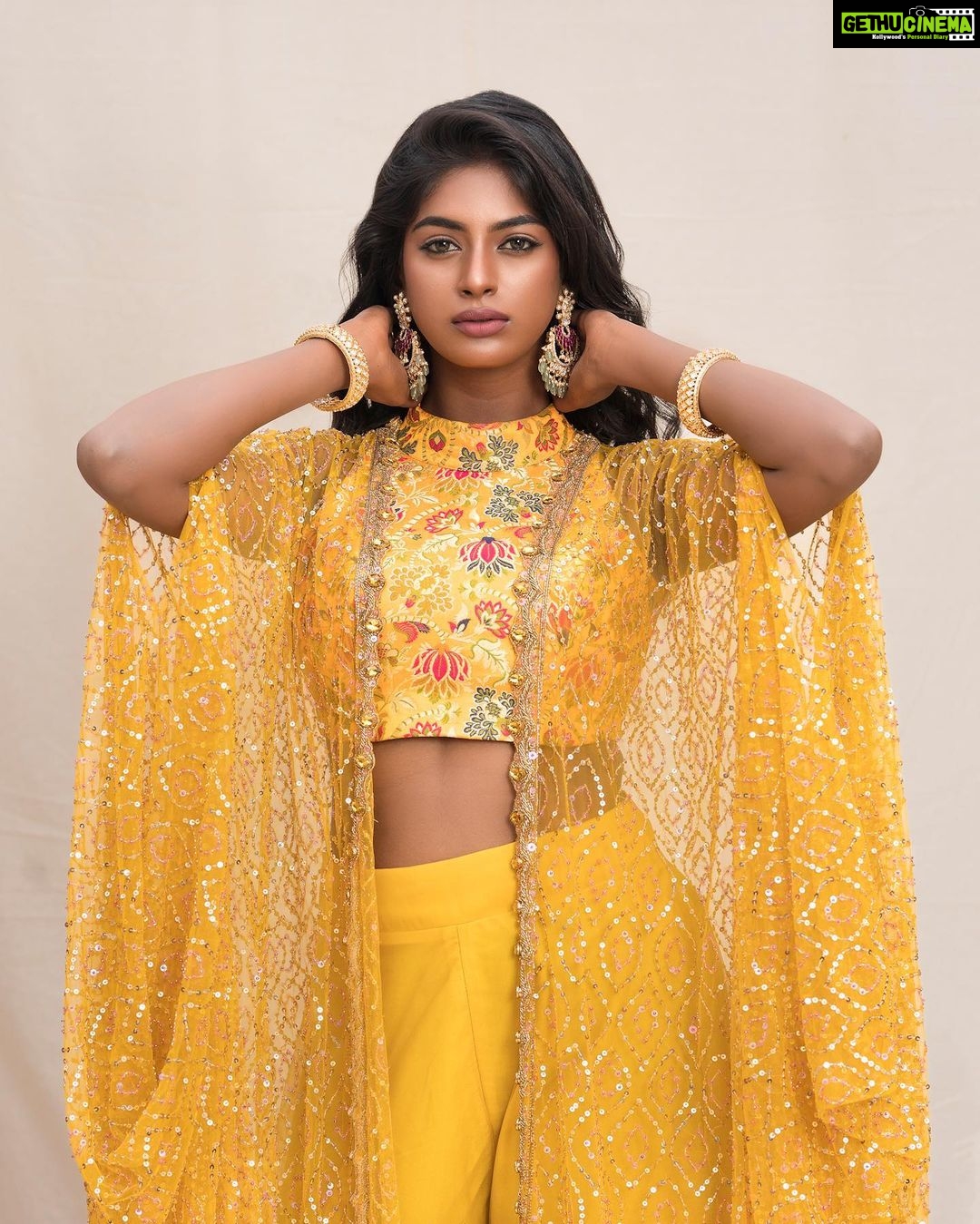 Vinusha Devi Instagram - Y E L L O W ✨ Outfit : @studio149 Jewellery : @mspinkpantherjewel Photography : @ram___prakash_ @_oliverfelix_ @___diwakar @naveen_tom_18 Mua : @makeupbyvinushadevi Hairstylist : @teamdiamondartistry #vinushadevi #photoshoot #love