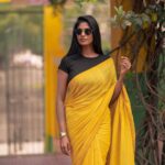 Vinusha Devi Instagram - Manjal veyil malaiyilea ✨ Inframe : @vinusha_devi Styling : @indu_ig Earrings : @adorebypriyanka Shot by : @haran_official_ #vinushadevi
