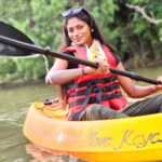 Vinusha Devi Instagram - Day 2 in varkala vacation #kayaking at golden island 🏝 #bestvacationactivity don't miss this place when you visit varkala #varkala #goldenisland #kayakingadventures #vinushadevi Golden Island Varkala