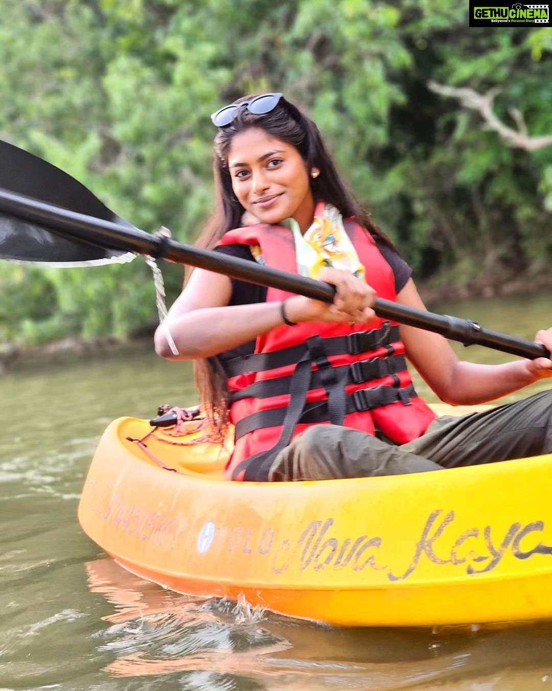 Vinusha Devi Instagram - Day 2 in varkala vacation #kayaking at golden island π #bestvacationactivity don't miss this place when you visit varkala #varkala #goldenisland #kayakingadventures #vinushadevi Golden Island Varkala