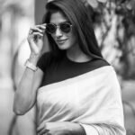 Vinusha Devi Instagram - Manjal veyil malaiyilea ✨ Inframe : @vinusha_devi Styling : @indu_ig Earrings : @adorebypriyanka Shot by : @haran_official_ #vinushadevi