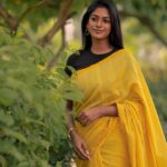 Vinusha Devi Instagram - Manjal veyil malaiyilea ✨ Inframe : @vinusha_devi Styling : @indu_ig Earrings : @adorebypriyanka Shot by : @haran_official_ #vinushadevi