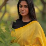 Vinusha Devi Instagram - Manjal veyil malaiyilea ✨ Inframe : @vinusha_devi Styling : @indu_ig Earrings : @adorebypriyanka Shot by : @haran_official_ #vinushadevi