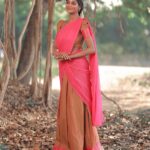 Vinusha Devi Instagram - கருப்பட்டி கரைச்சு செஞ்சு வச்ச செலையா ✨❤️ Shot by @haran_official_ Dhavani @ivalinmabia #vinushadevi #dhavani #photoshoot