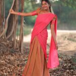 Vinusha Devi Instagram - கருப்பட்டி கரைச்சு செஞ்சு வச்ச செலையா ✨❤️ Shot by @haran_official_ Dhavani @ivalinmabia #vinushadevi #dhavani #photoshoot