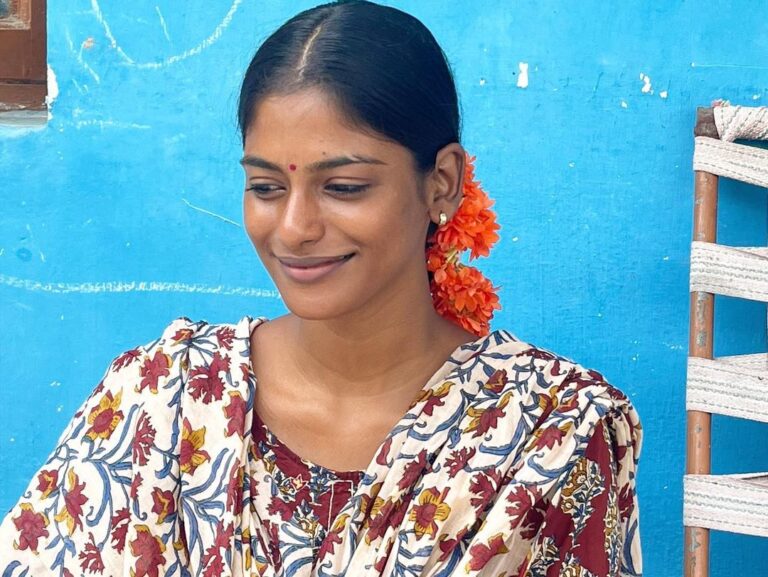 Vinusha Devi Instagram - Kanagabaram poo 🌿🧡 #vinushadevi #native