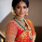 Vinusha Devi Instagram - @jastina_mua i just loved the way she kept my features enhanced not transformed ❤️ Event Organisers @mani_aka_mak media @teddy_palette Model @vinusha_devi Saree@aaryanairdesigns Blouse @sajna_bridal _wear_designer Jewels @aaranyarentaljewellery Veil @veilsbymsp Flowers @jayashree_hairstylist @manapookal Video and photography @sarancapture #vinushadevi #kannamma #bharathikannamma #bridalmakeup #mugurthamlook #model #jastinamua #photoshoot
